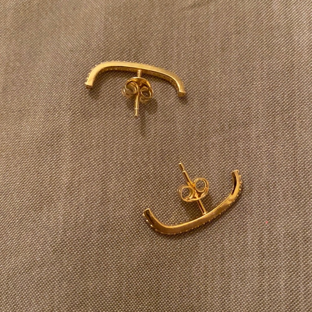 Hook stud earring - gold